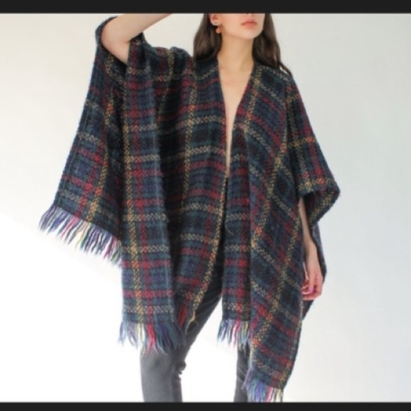 BOYNE VALLEY WEAVERS HANDMADE TARTAN PLAID WOOL FRINGED SHAWL CAPE Ireland Irish - Picture 1 of 16